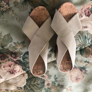 Women’s wedge cream 6